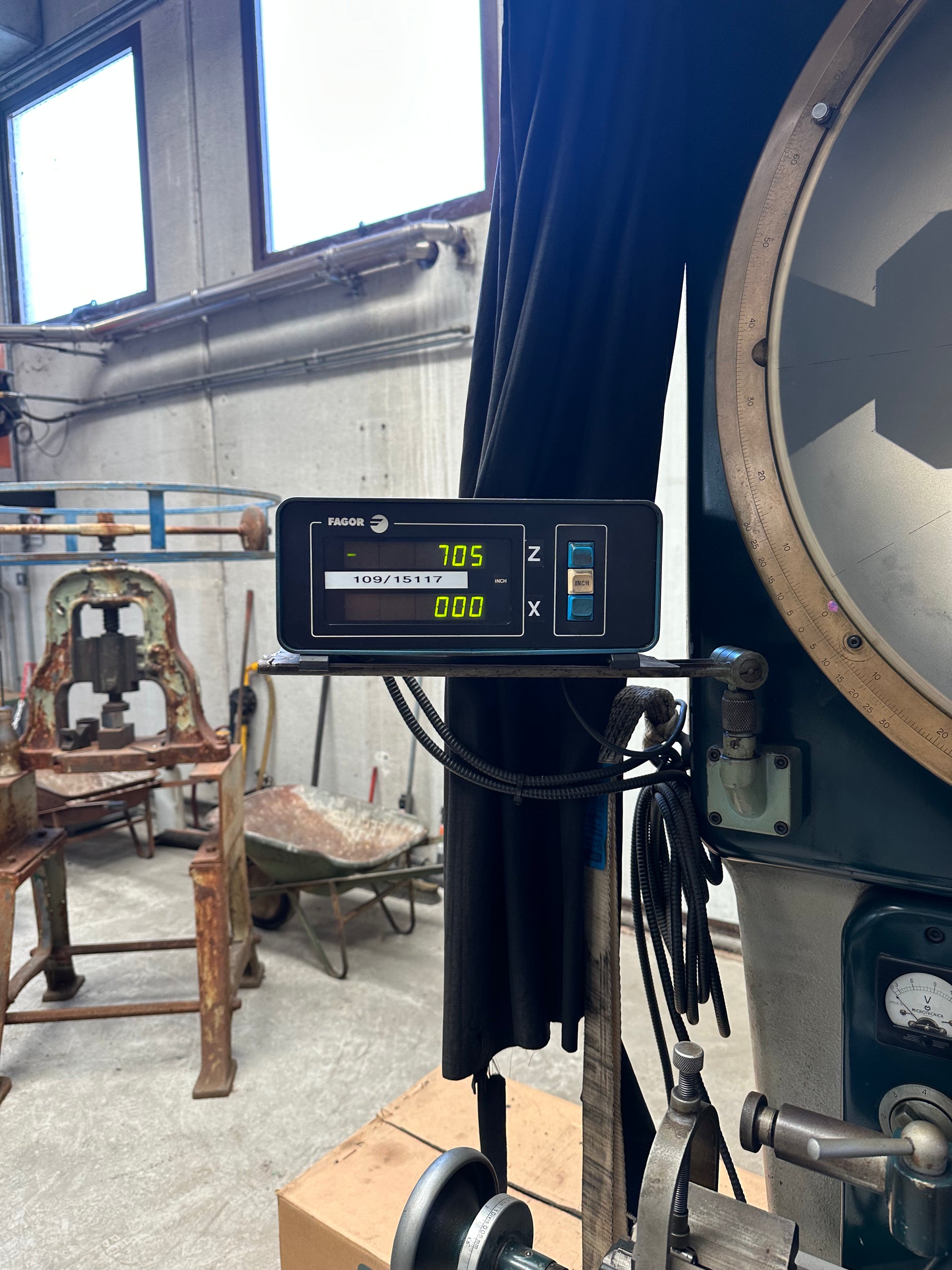 Proiettore di Profili Ottico MICROTECNICA Torino con Visualizzatore FAGOR – Usato - LIQUIDAZIONE AZIENDALE il Metalmeccanico Di M