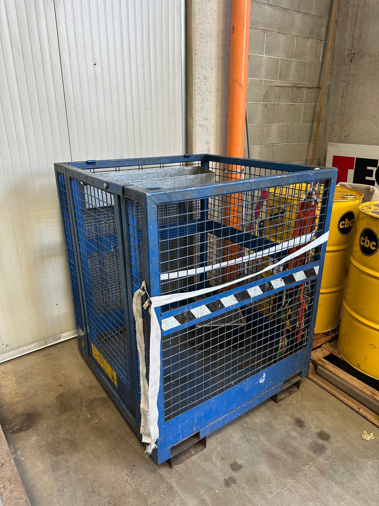 Carrello elevatore, muletto retrattile YALE MR14 usato – portata 1400 kg – alzata fino a 6.490 mm il Metalmeccanico Di M