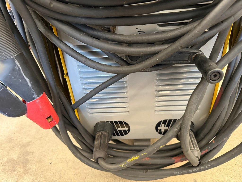 Saldatrice a elettrodi trifase CC carrellata CEA ARC 253 usata