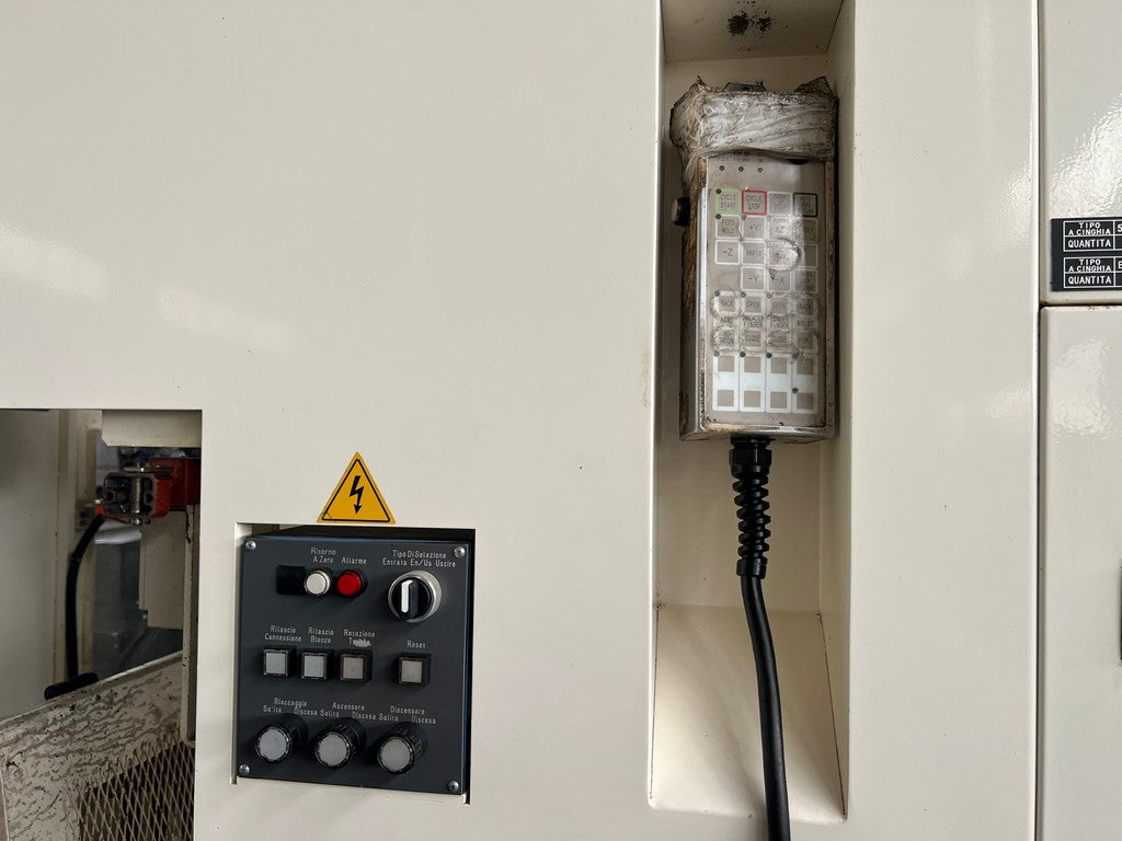 Tornio cnc 2 assi TAKAMAZ X20 HI SERVER con gantry loader usato il Metalmeccanico Di M