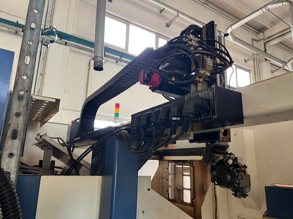 Tornio cnc 2 assi TAKAMAZ X20 HI SERVER con gantry loader usato il Metalmeccanico Di M