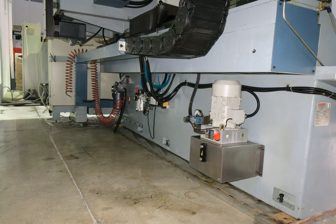 Centro di lavoro verticale a montante mobile GUALDONI GV 400 usato il Metalmeccanico Di M