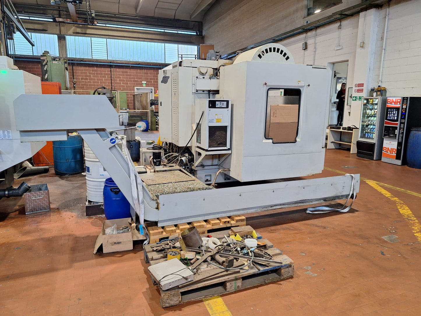 Centro di lavoro verticale SHE HONG / Hartford PRO-1000A – 2005 – ISO40 – 32 utensili – CNC Mitsubishi