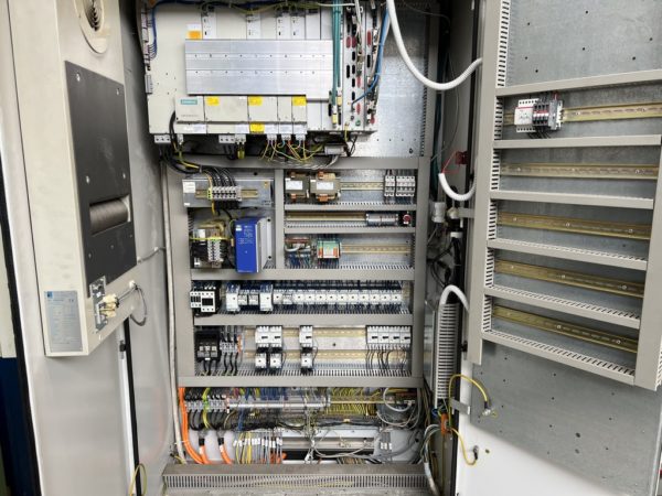Centro di lavoro verticale ad alta velocità HERMLE C800V usato il Metalmeccanico Di M
