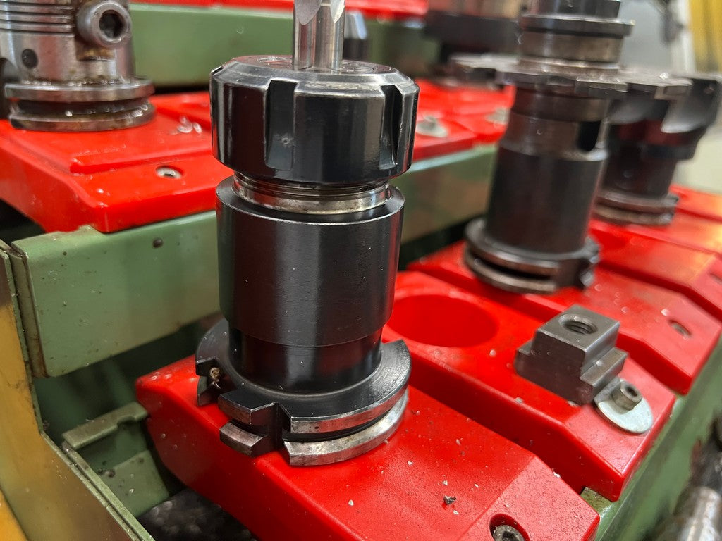 Centro di lavoro verticale PERFECT JET MCV-8 usato